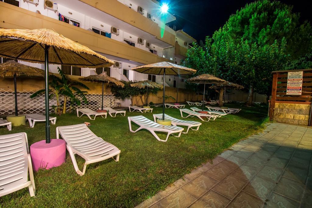 Achousa Hotel ファリラキ エクステリア 写真