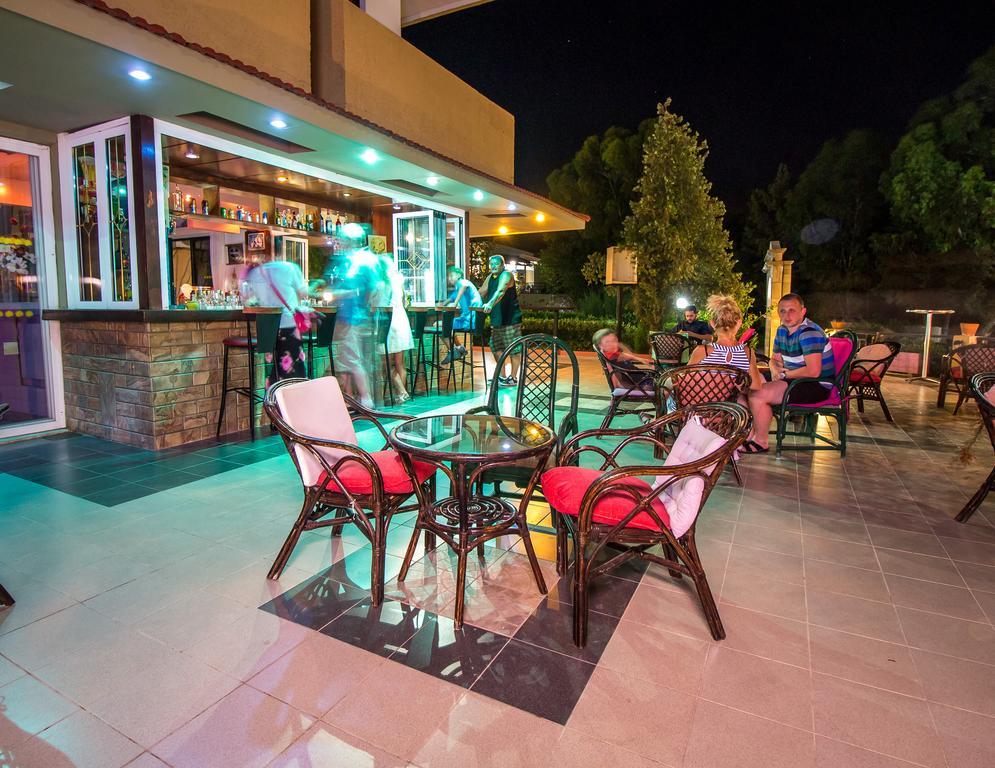 Achousa Hotel ファリラキ エクステリア 写真