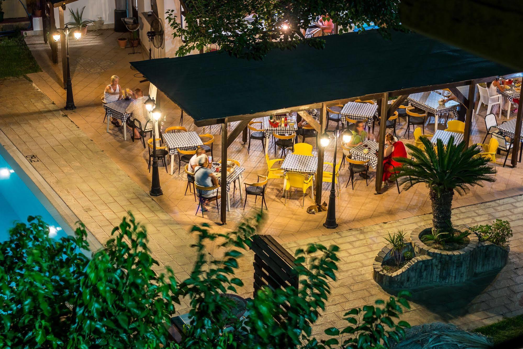 Achousa Hotel ファリラキ エクステリア 写真
