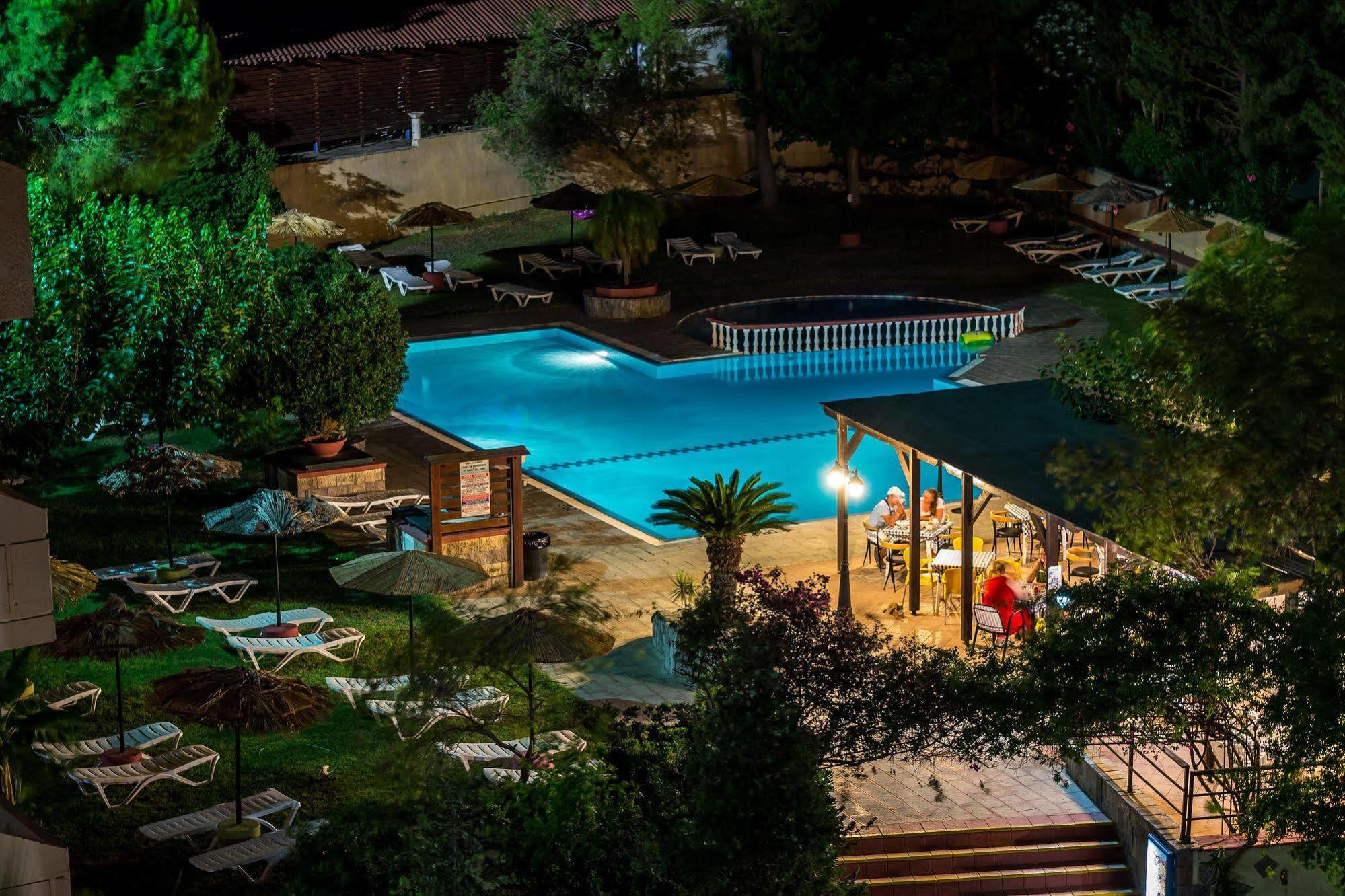 Achousa Hotel ファリラキ エクステリア 写真