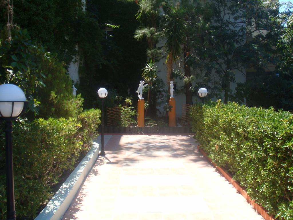 Achousa Hotel ファリラキ エクステリア 写真